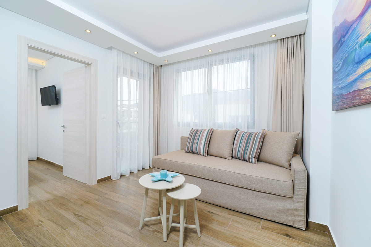 Tiara Holidays - Maria Elena Suites - Deluxe Suite dnevna soba